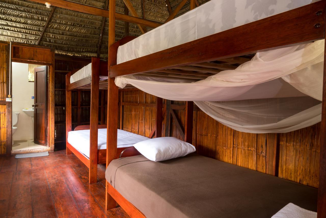 Green Forest Ecolodge Puerto Montufar エクステリア 写真
