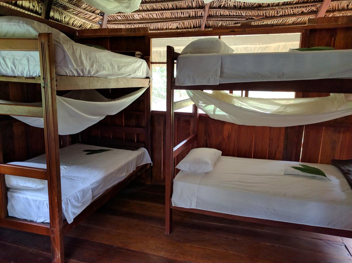 Green Forest Ecolodge Puerto Montufar エクステリア 写真