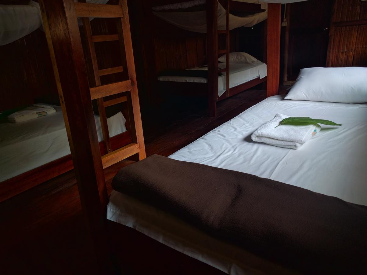 Green Forest Ecolodge Puerto Montufar エクステリア 写真