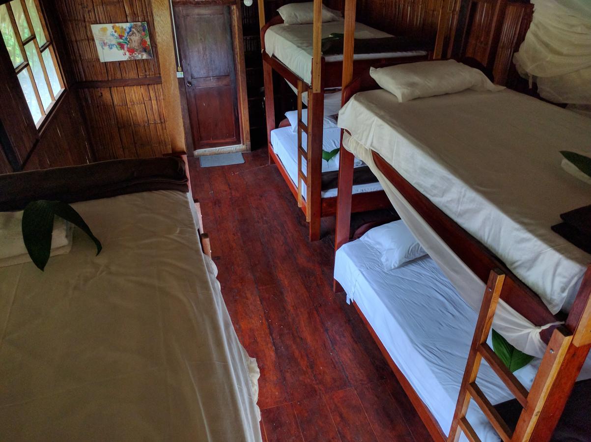 Green Forest Ecolodge Puerto Montufar エクステリア 写真