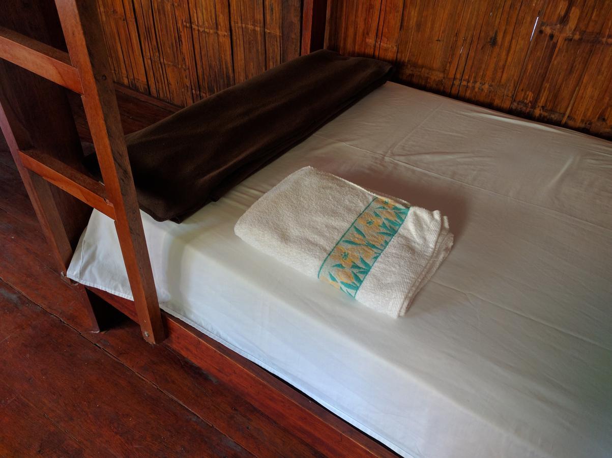 Green Forest Ecolodge Puerto Montufar エクステリア 写真